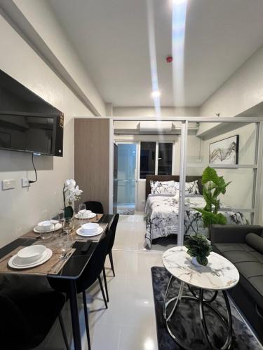 Primeworld Resort Style Cozy Condo Near Airport and Beaches