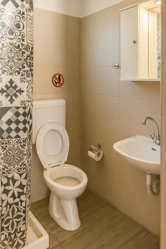 Merryland Studios & Apartments