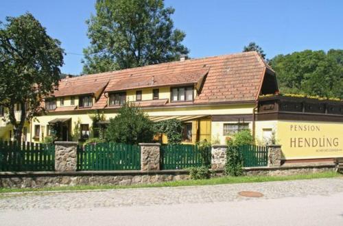 Hendling Pension