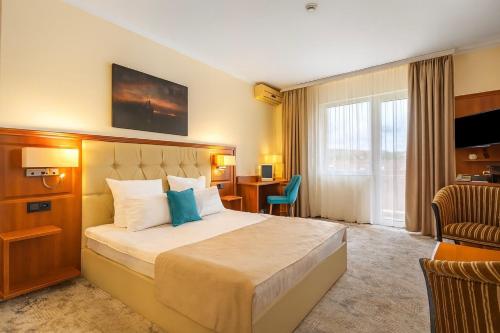 Athos R. M. T. Hotel