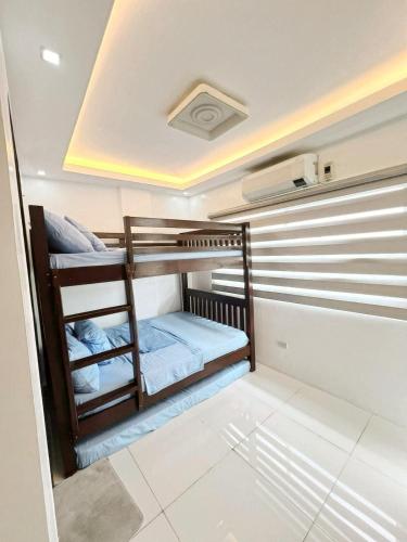 7BR Luxury Resort with Pool and Bar