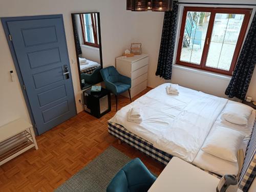 Naturální vinařství Tomáš Křížek, Penzion Dvorek