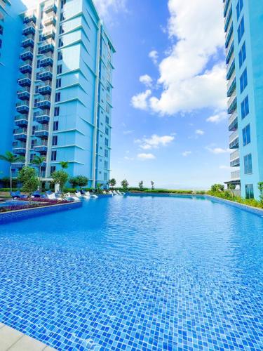Luxury 1-Bedroom Apartment Across Okada Manila