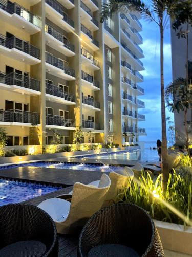 Luxury 1-Bedroom Apartment Across Okada Manila