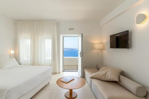 Lilium Santorini Hotel