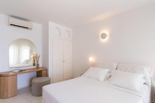 Lilium Santorini Hotel