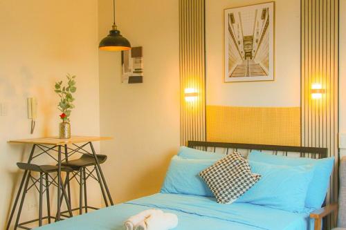 Casa - Central Charm Studio with Skyline Views Near Ayala Mall