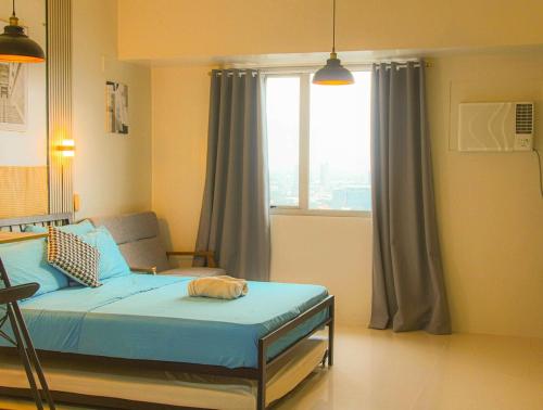 Casa - Central Charm Studio with Skyline Views Near Ayala Mall