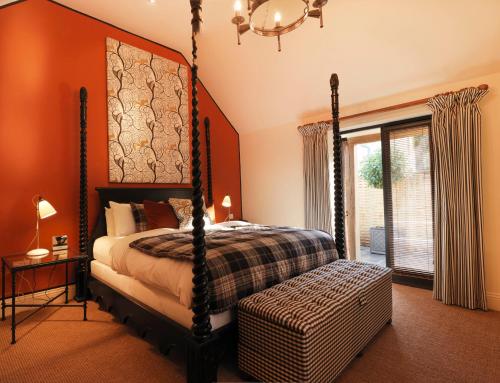 Hare & Hounds Hotel