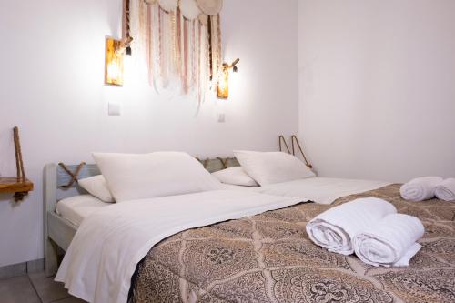 Onar Syros-Rustic Rooms