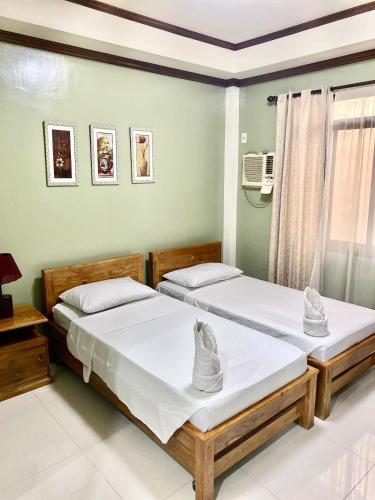 Summer House near Alona beach with 5 Bedrooms