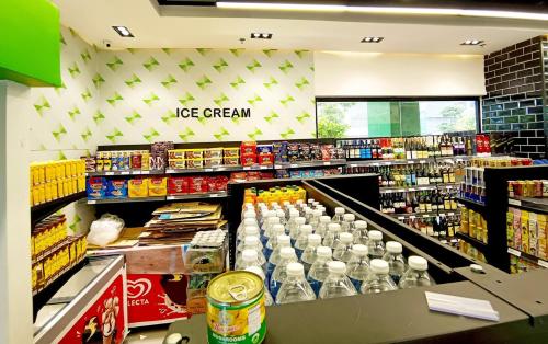 219T3 Avida Riala IT Park Queen Bed 400Mbps Wi-Fi