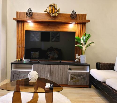 Amazing 1 5BR unit Connected to Eastwood Mall