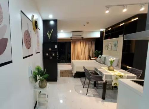 Incredible Makati Studio Unit w Stunning view & 65 TV