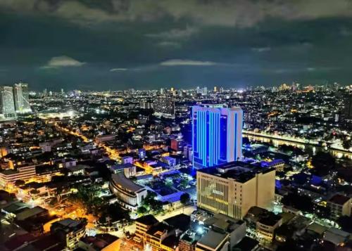 Incredible Makati Studio Unit w Stunning view & 65 TV