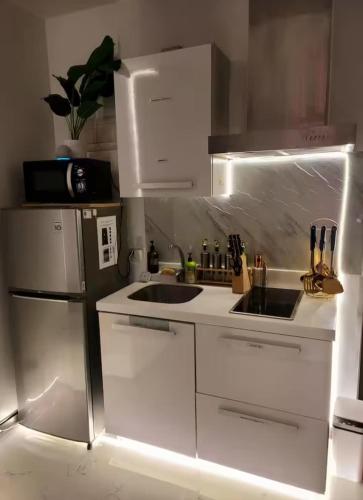 Incredible Makati Studio Unit w Stunning view & 65 TV