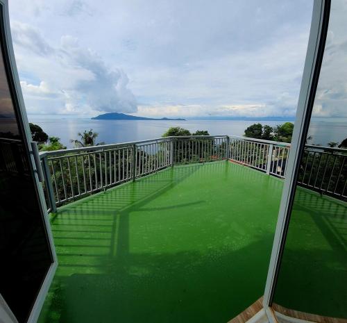 Barney's Pointe Beach House, Batangas City