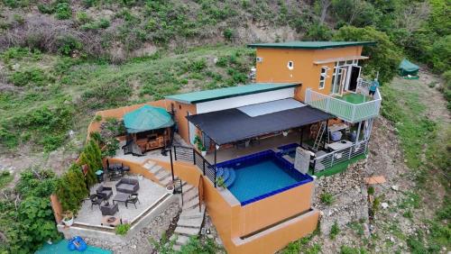 Barney's Pointe Beach House, Batangas City