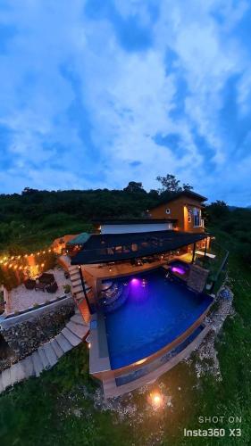 Barney's Pointe Beach House, Batangas City