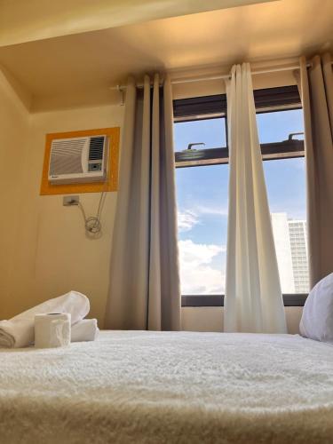 Radiance Manila Bay Bayview Comfort with Pool & Pet-Friendly