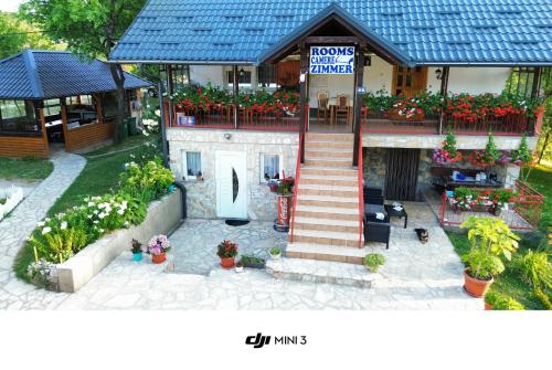 Guest House Family Varda