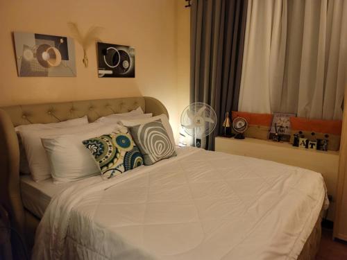 Spectacular Penthouse with Stunning Balcony in Eastwood Mall