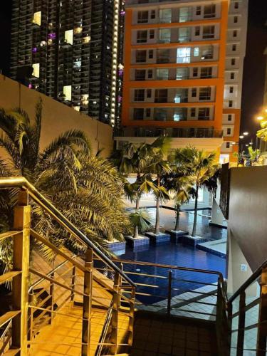 U607 Sunshine100 Netflix 65InchesTV Wifi Karaoke Swimming Pool