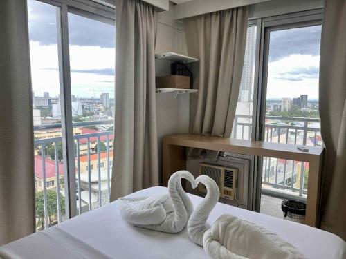 BaseLine Residences 1-Bedroom 10E Internet Netflix