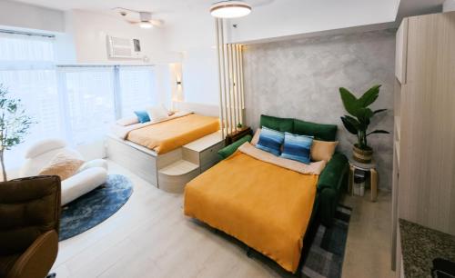 Breathtaking Eastwood City View with Free Pool Access