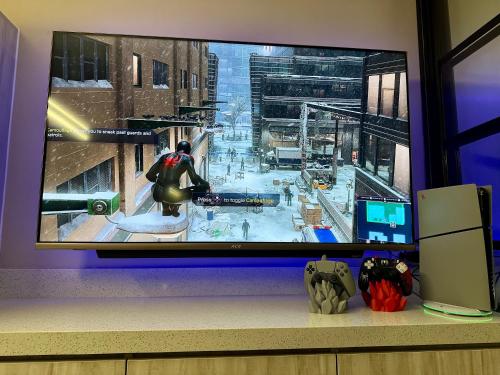 Awesome Sunset View in Venice Mall Suite with PS5 30th edition, Walk to Everything, 5 mins away to BGC, DisneyPlus, Prime Video, HBO Max