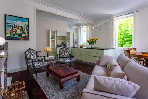 Logis La Bastide De Grignan Hotel & Restaurant La Chênaie