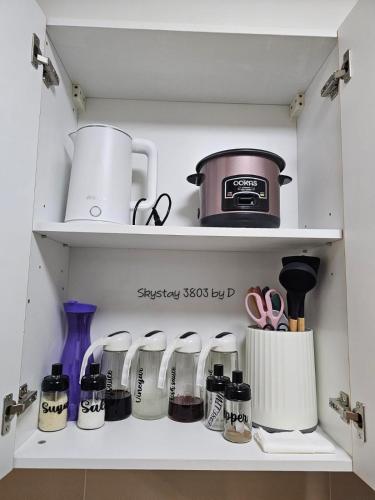 High-Floor Studio with City Views- Skystay 3803 by D