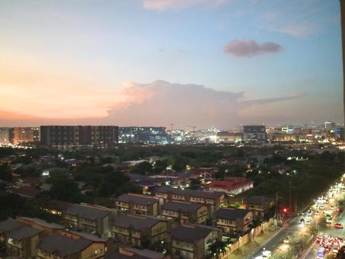 LCONDOTEL Serviced Apartment near MOA NAIA PITX with Pool Parking