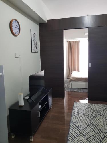 Fully-furnished 1-br unit