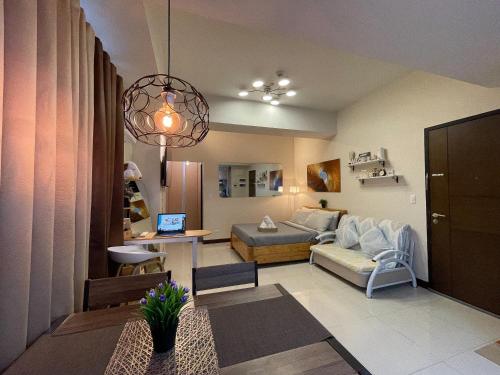 NAIA Terminal 3 Condo Newport with WIFI Netflix Pool