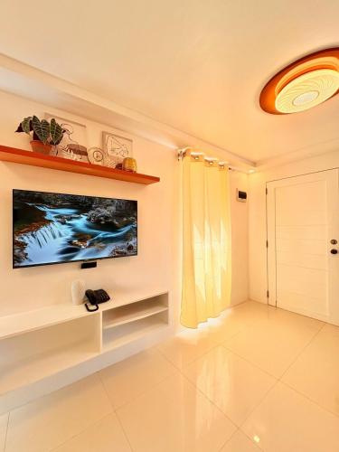 Aesthetic House - 3 minutes away from Airport