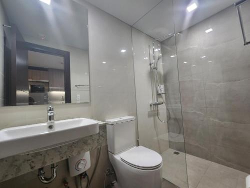 Your Stylish City Escape in Park Mckinley West with Breathtaking Views