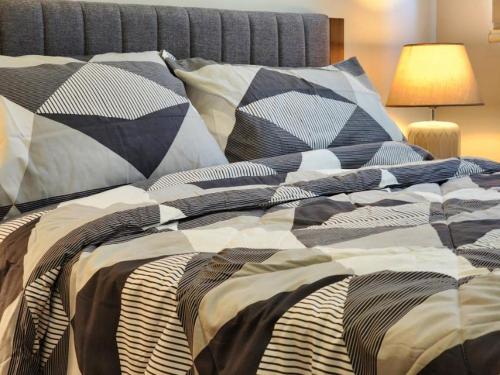 Modern 1 br in Park Mckinley West with Breathtaking view fast internet