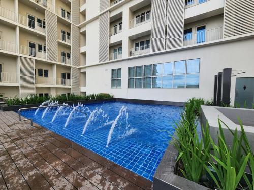Modern 1 br in Park Mckinley West with Breathtaking view fast internet