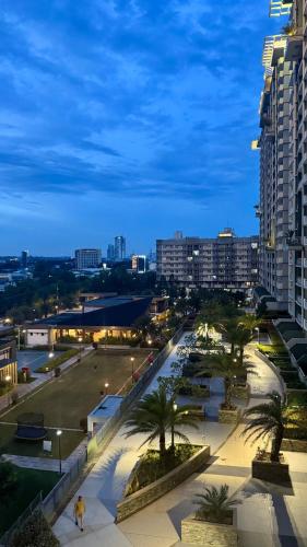 Cozy 2Br Condo Unit with Balcony Views