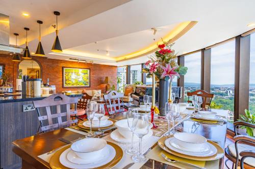 Aeon Towers Private Residential Apartments I Next to Abreeza Ayala Malls I Prime Location l Fast Wifi l Free Pool I Managed by Bleuspace