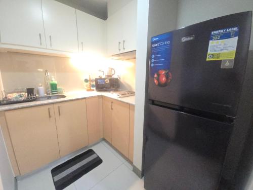 Cosy BGC Uptown Parksuites with Nice Balcony City View and Ultra Fast Internet 300mbps