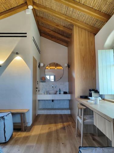 Ruga Of Vamvakou Homes