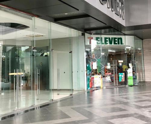 Studio Wifi with Free Pool Access and MRT Accessible near Timog