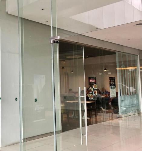 Studio Wifi with Free Pool Access and MRT Accessible near Timog