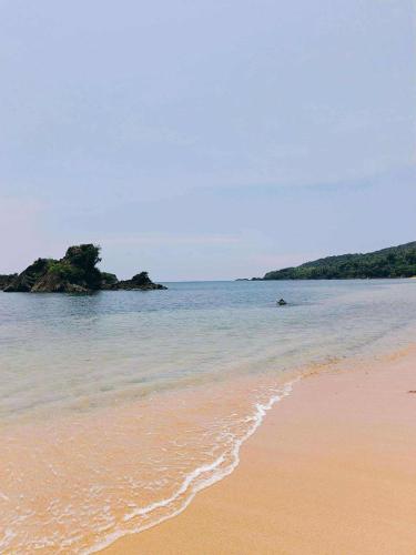 Beach Front Cabana 2, Puraran Surf Resort