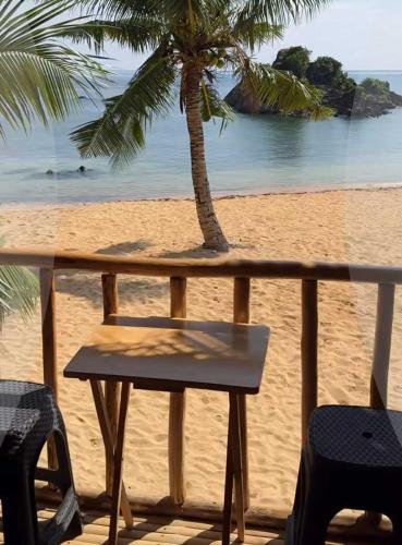 Beach Front Cabana 2, Puraran Surf Resort