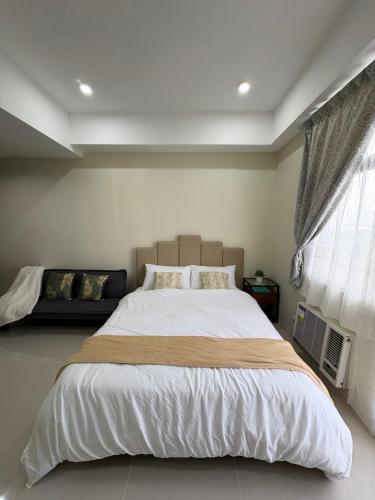 Chic Condo with Gym and Pool Access