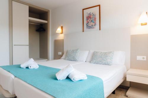 Apartamentos los Lentiscos by Mij