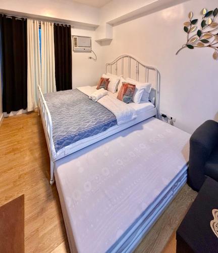 Condo in 8 ADRIATICO for Short-stay near UP Manila St Lukes & US Embassy